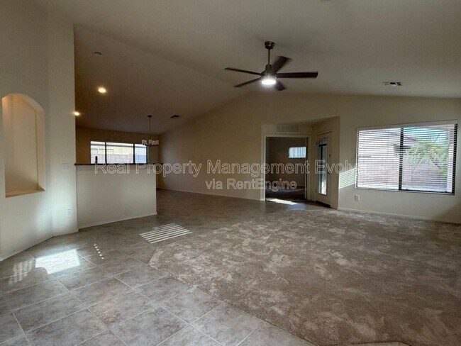 Foto del edificio - 15847 W Saguaro Ln