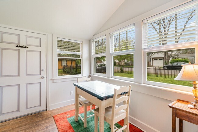 Building Photo - Classic Furnished Sylvan Park Craftsman fo...