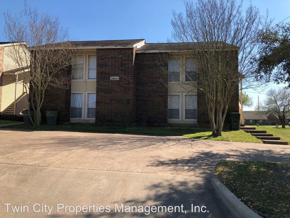 Primary Photo - 2600 Pecan Knoll St