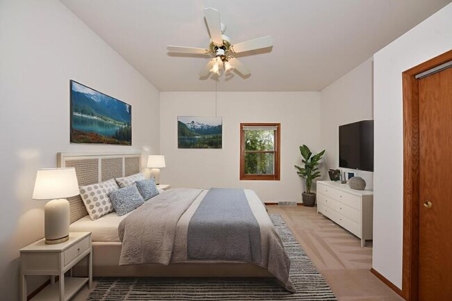 Building Photo - 1335 Jensen Ct