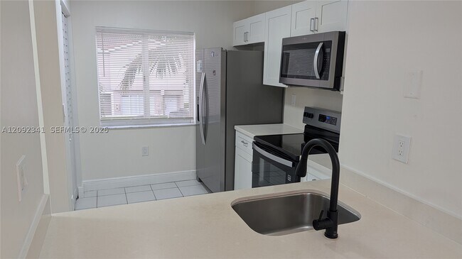 Building Photo - 208 Riviera Cir