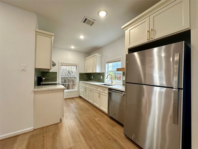 Foto del edificio - 808 Oakhurst St