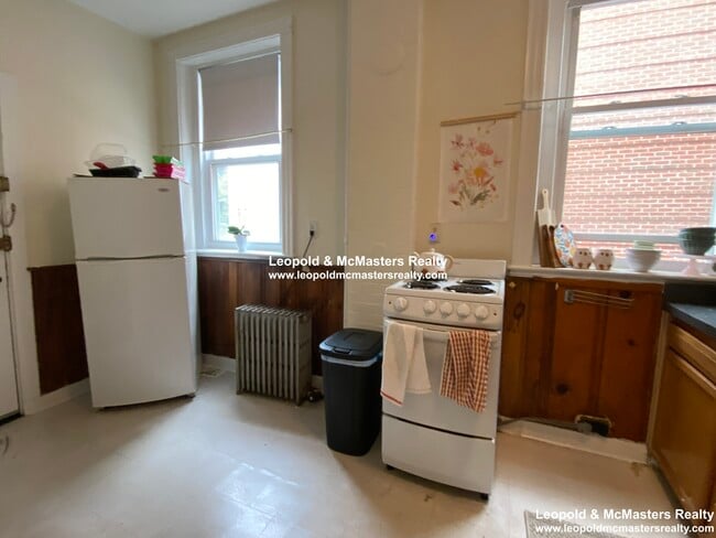 Building Photo - 1595 Beacon St