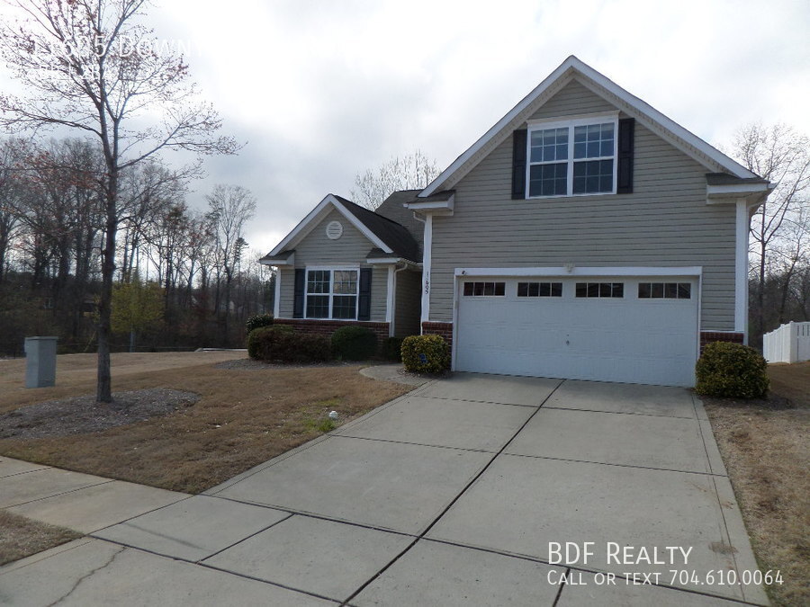 Primary Photo - Newly Renovated 4 BR/2.5 BA Home with 2-Ca...