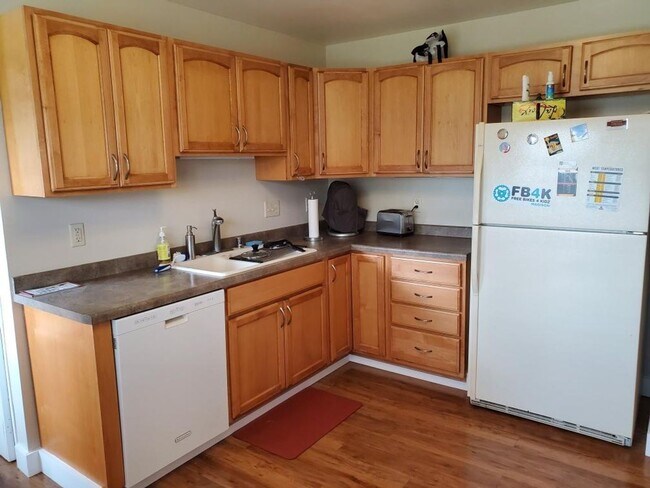 Foto del edificio - 2 Bedroom Single Family Home, Fall Move In!