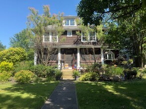 Building Photo - 2425 Demington Dr