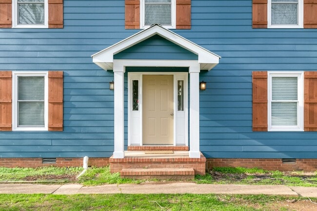 Building Photo - Columbia, TN Two Bedroom Duplex at 1027 Ch...