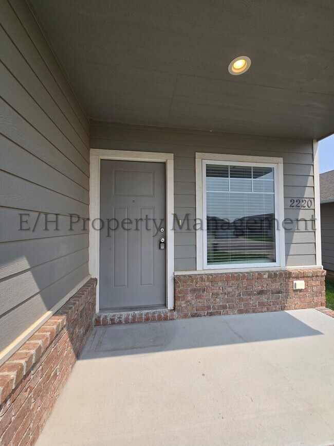 Foto del edificio - 2220 E Village Estates Dr