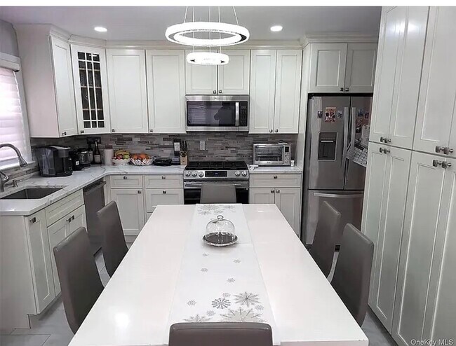 Foto del edificio - 516 E State St