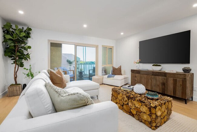 Foto del edificio - 4747 Marina Dr