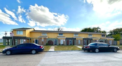 Building Photo - 2405 Doreen St