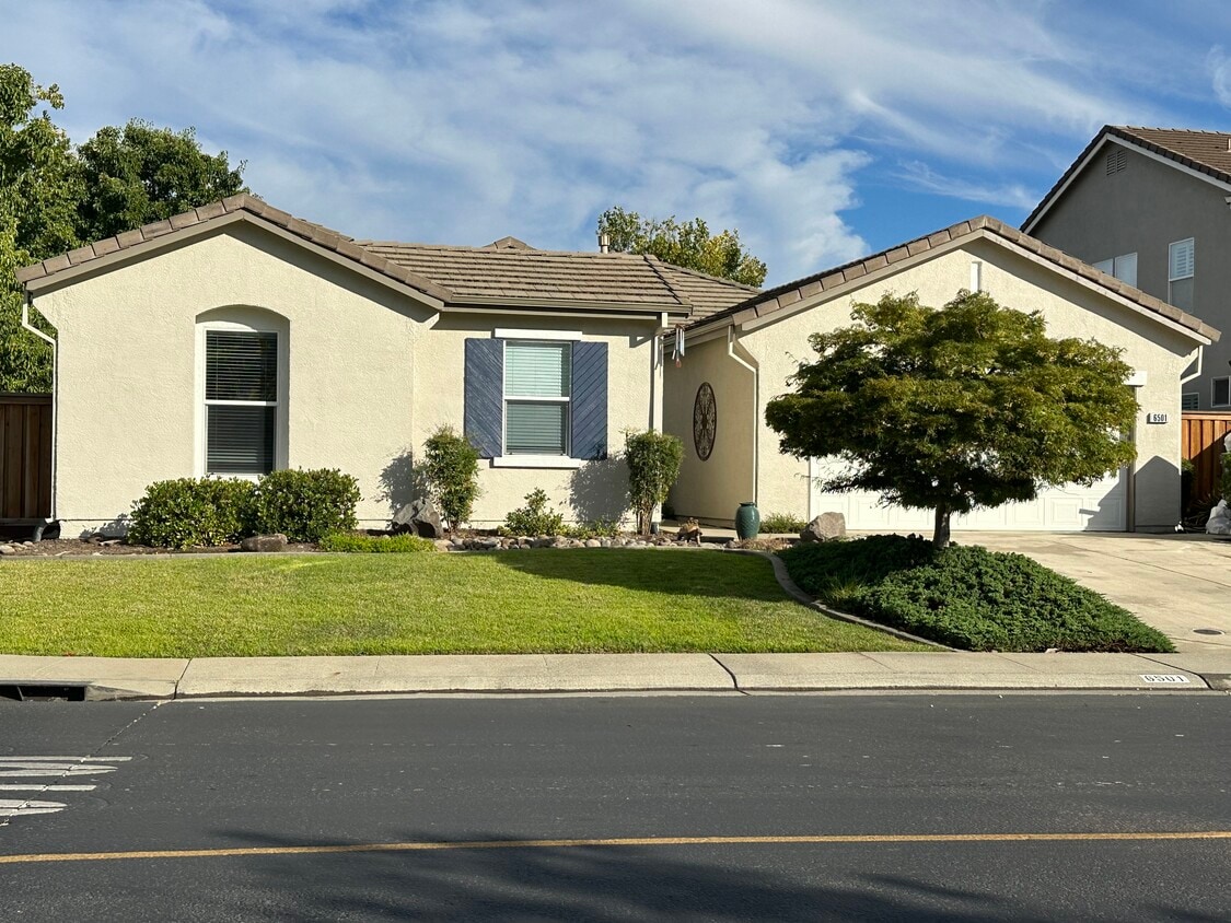 Primary Photo - 6501 Timberline Way