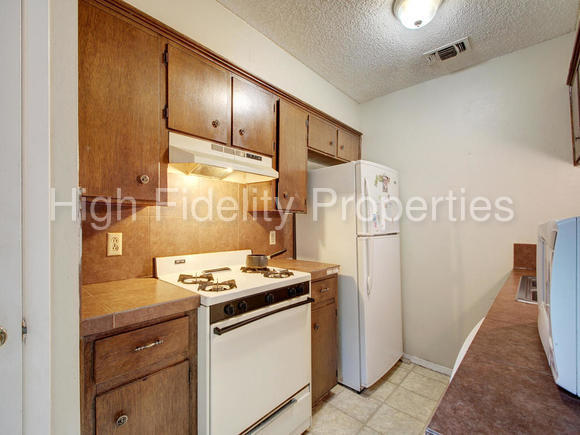 Foto del edificio - 1740 Rutland Dr