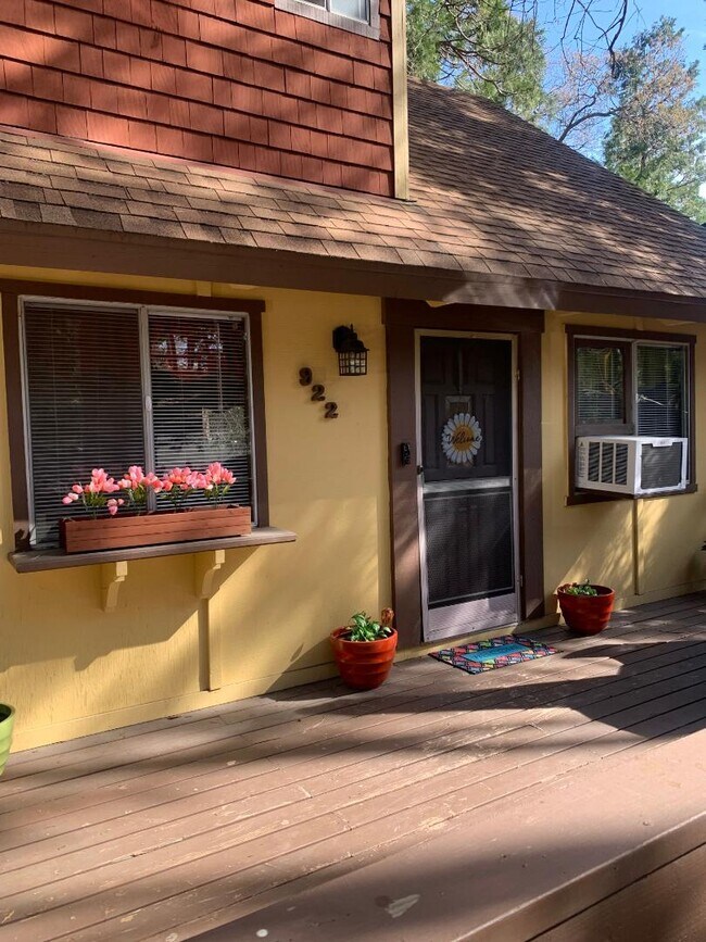 Building Photo - 922 Berne Dr