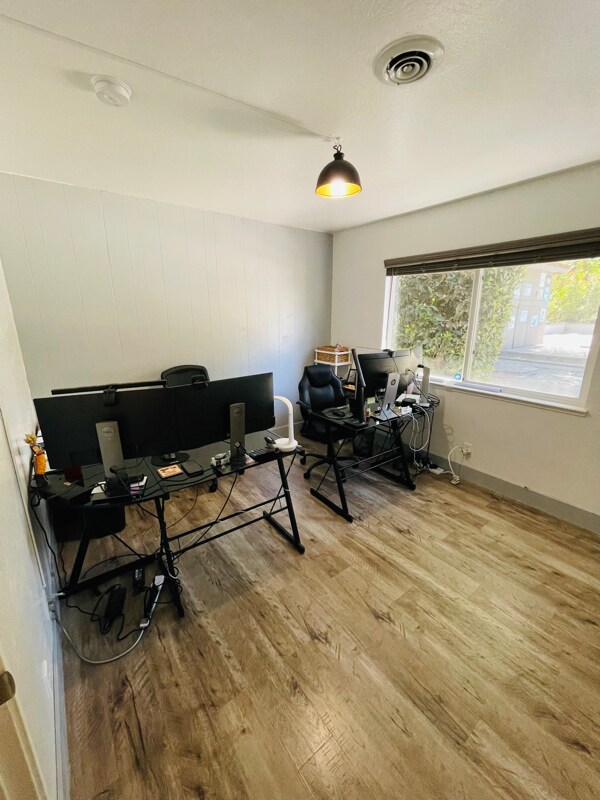 Foto principal - 6848 Sutter Ave
