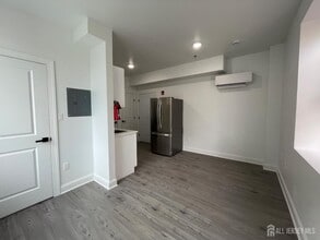 Building Photo - 103 Bayard St