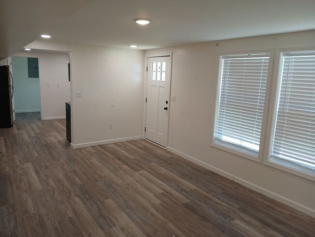 Building Photo - 127 Patrick Ln
