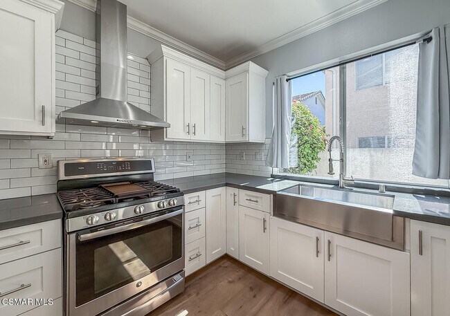 Foto del edificio - 5470 Seine Ct