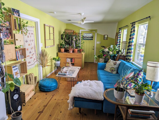 Living room - 2231 Arts St