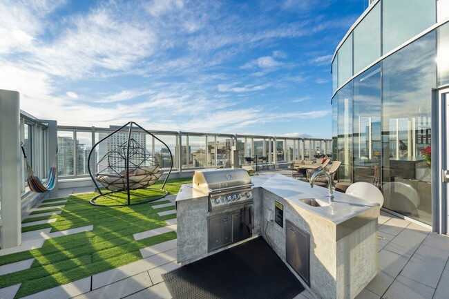 Arc_amenity_rooftop grill station - AMLI Arc