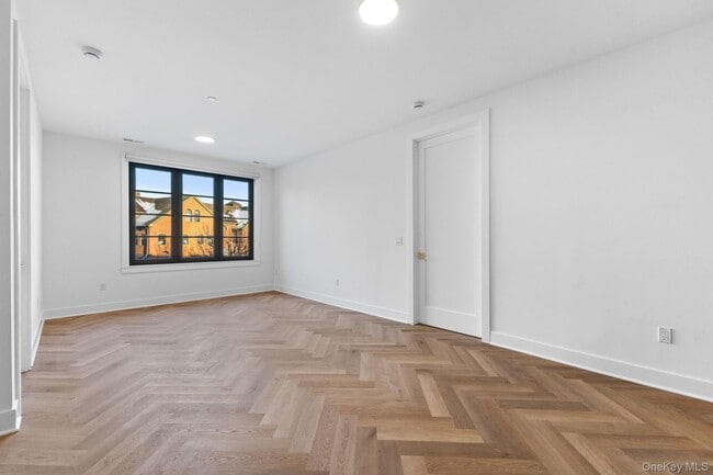 Building Photo - 100 E Putnam Ave