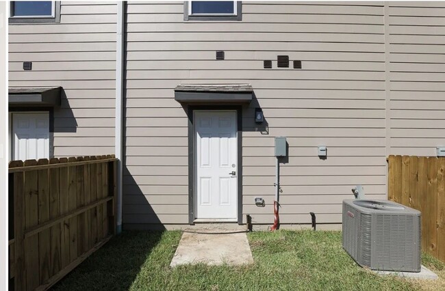 Foto del edificio - 5262 Ella Blvd