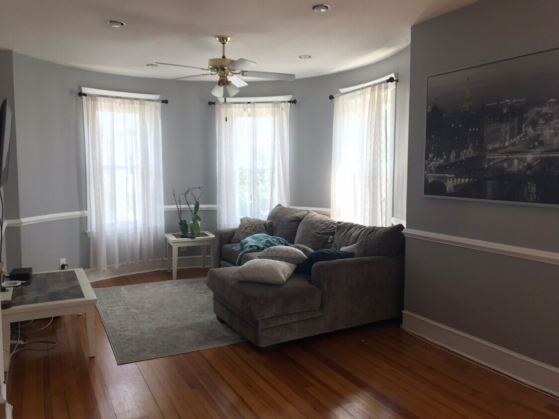 Primary Photo - 22 Pleasant St