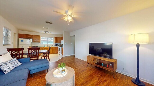 Foto del edificio - 4728 W Bay Ave