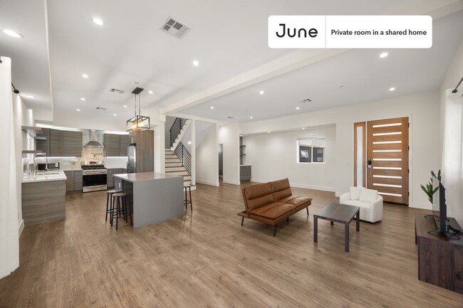 Building Photo - Private bedroom in 4 bed/4 bath Home