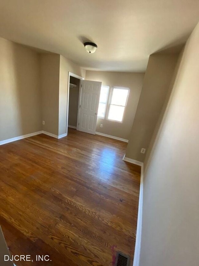 Building Photo - 3 br, 1 bath House - 6031 Cedarhurst St