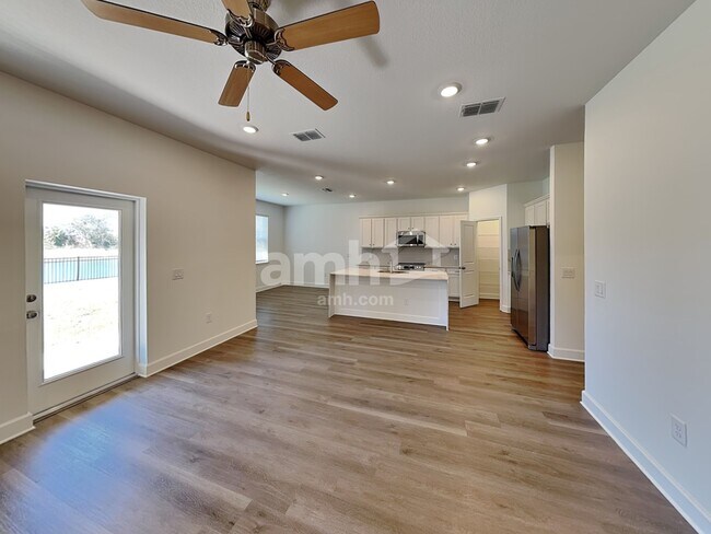 Foto del edificio - 16430 Cheyanne Ct