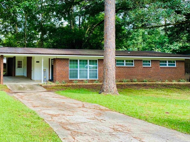 Building Photo - 1113 Buckingham Dr