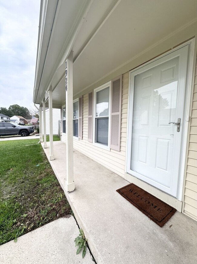 Building Photo - Beautiful Remodled house in ROCK CREEK