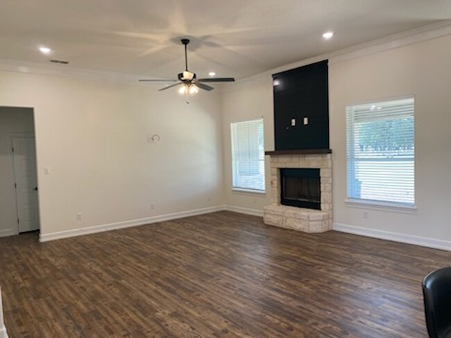Building Photo - 107 BLAZING WIND TRAIL