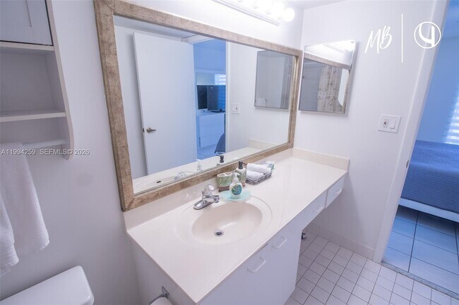 Foto del edificio - 17801 N Bay Rd