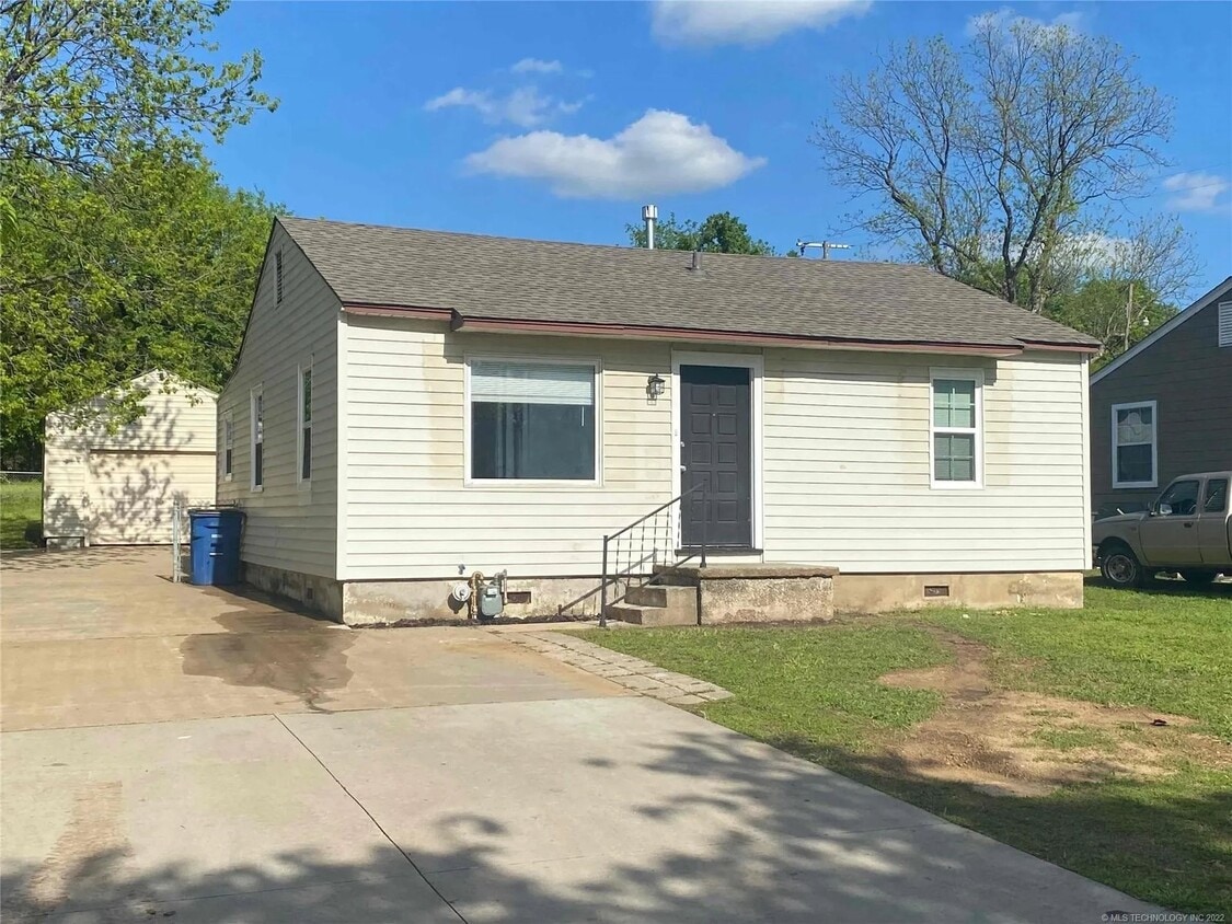 Foto principal - 1047 N Louisville Ave