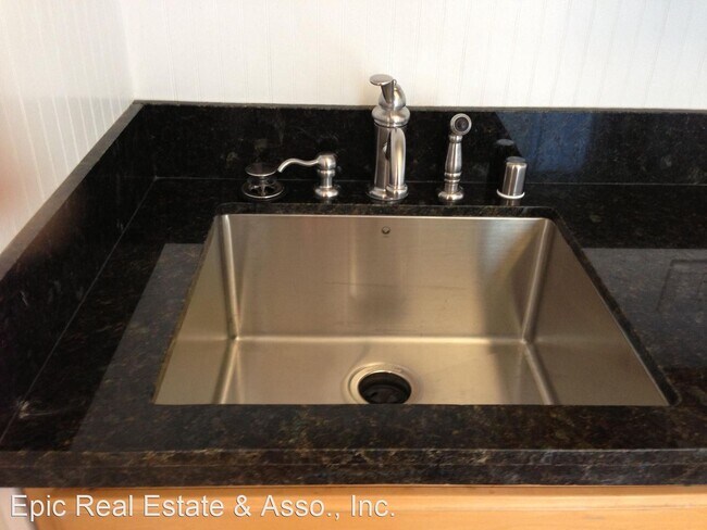 Foto del edificio - 4 br, 1 bath House - 1857 Pine Street