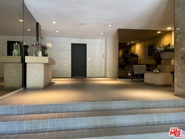 Foto del edificio - 1010 N Kings Rd