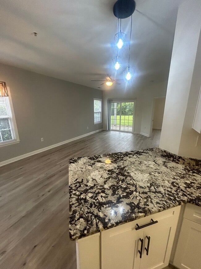 Building Photo - 129 Ashley Park Dr