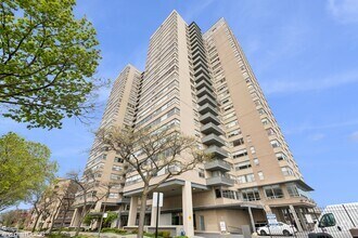 Building Photo - 6301 N Sheridan Rd