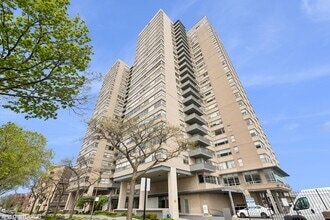 Building Photo - 6301 N Sheridan Rd
