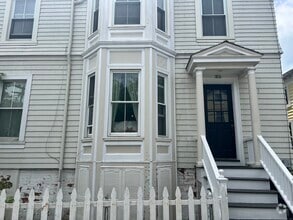 Building Photo - 31 Elm St