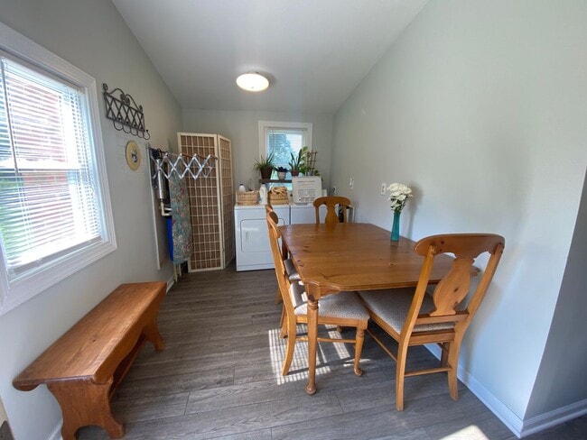Building Photo - CUTE COTTAGE ON 1 ACRE - CLOSE TO DOWNTOWN...
