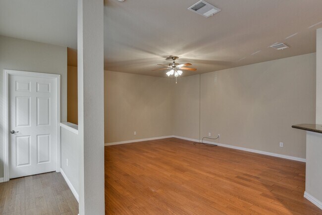 Foto del edificio - COMING SOON! 3 BEDROOM PATIO HOME LOCATED ...