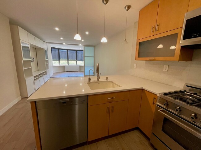 Foto del edificio - 330 E 38th St