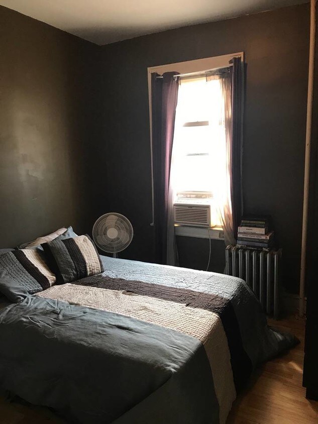 Bedroom - 35-26 Crescent St