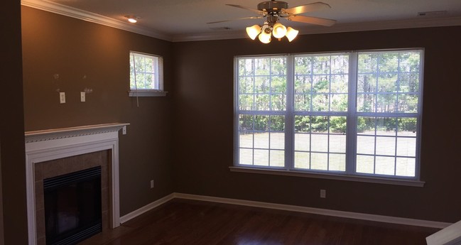 Building Photo - 105 Redrock Ct