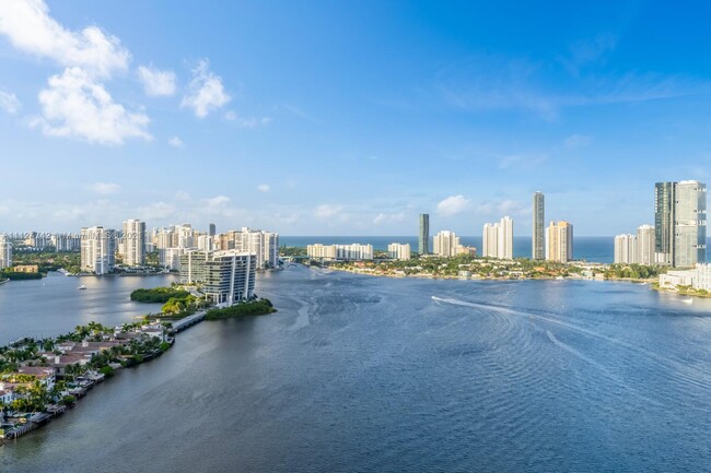 Foto del edificio - 2600 E Island Blvd