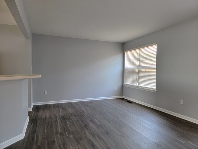 Foto del edificio - 176 Knollwood Rd