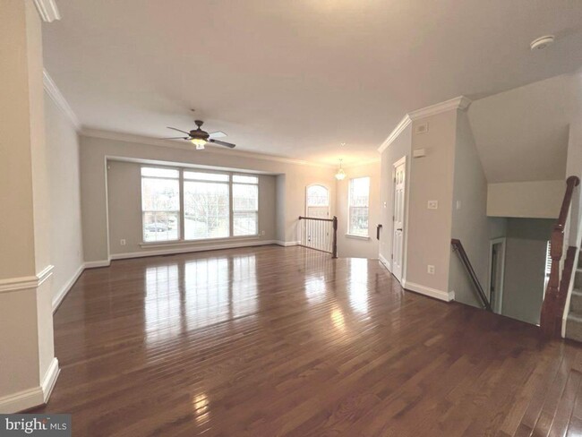 Foto del edificio - Gorgeous end of group 3bd 2.5bth townhouse